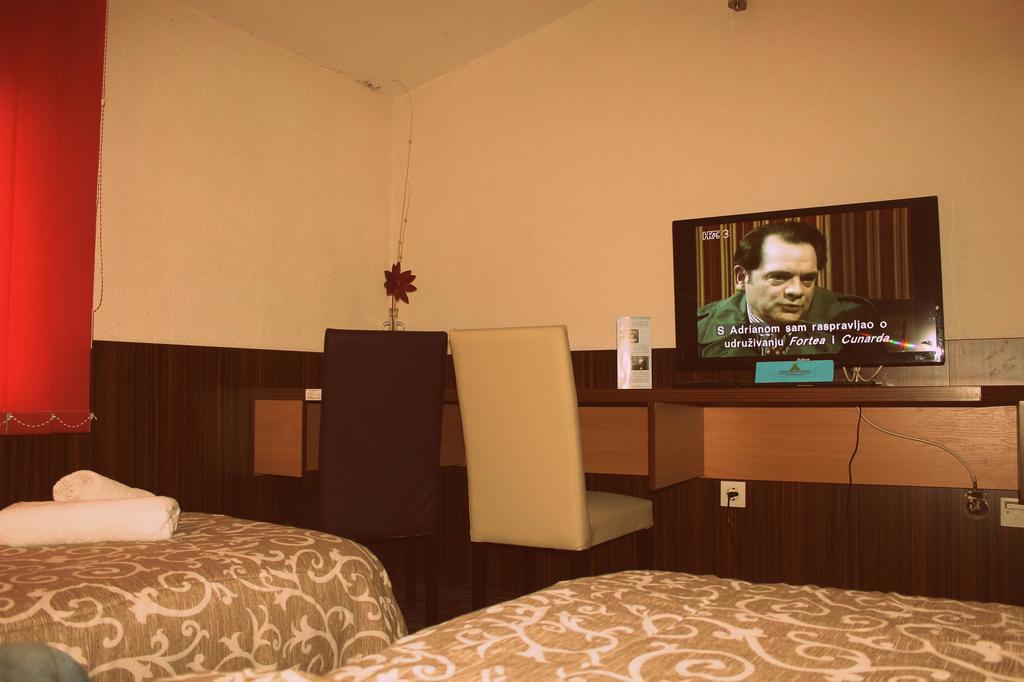 Hotel Piramida Sunca Visoko Esterno foto