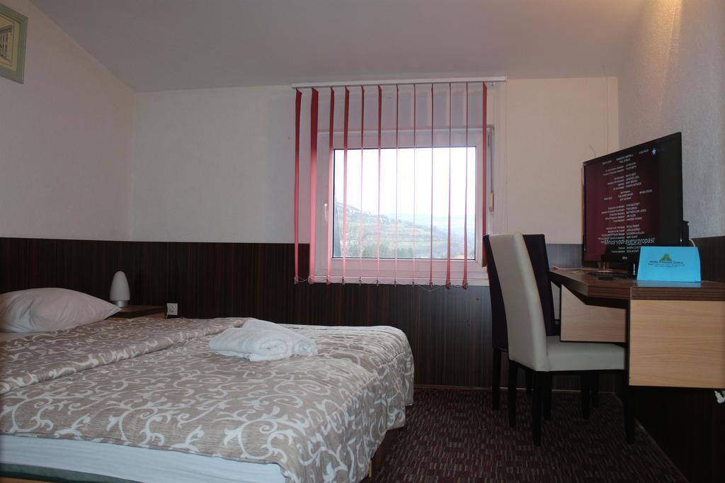 Hotel Piramida Sunca Visoko Esterno foto